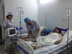 benh vien quan y 87 phau thuat cap cuu de giu lai chan cho benh nhan