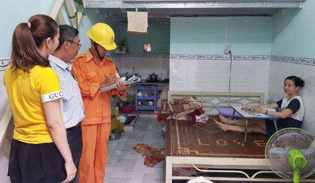 Nỗi lo tiền điện của dân nghèo thành thị