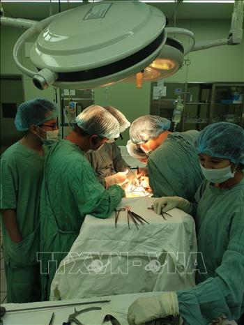 Ca gh&eacute;p thận tự th&acirc;n th&agrave;nh c&ocirc;ng đầu ti&ecirc;n tại miền Trung