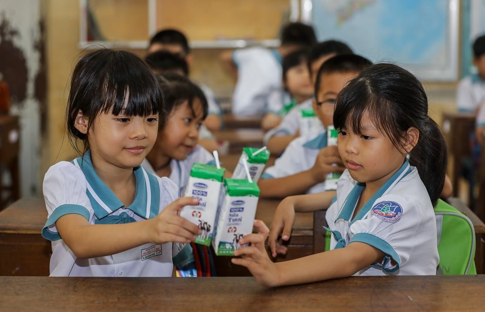 Những giờ uống sữa “vui khỏe, an toàn” của các em học sinh tại TP.HCM