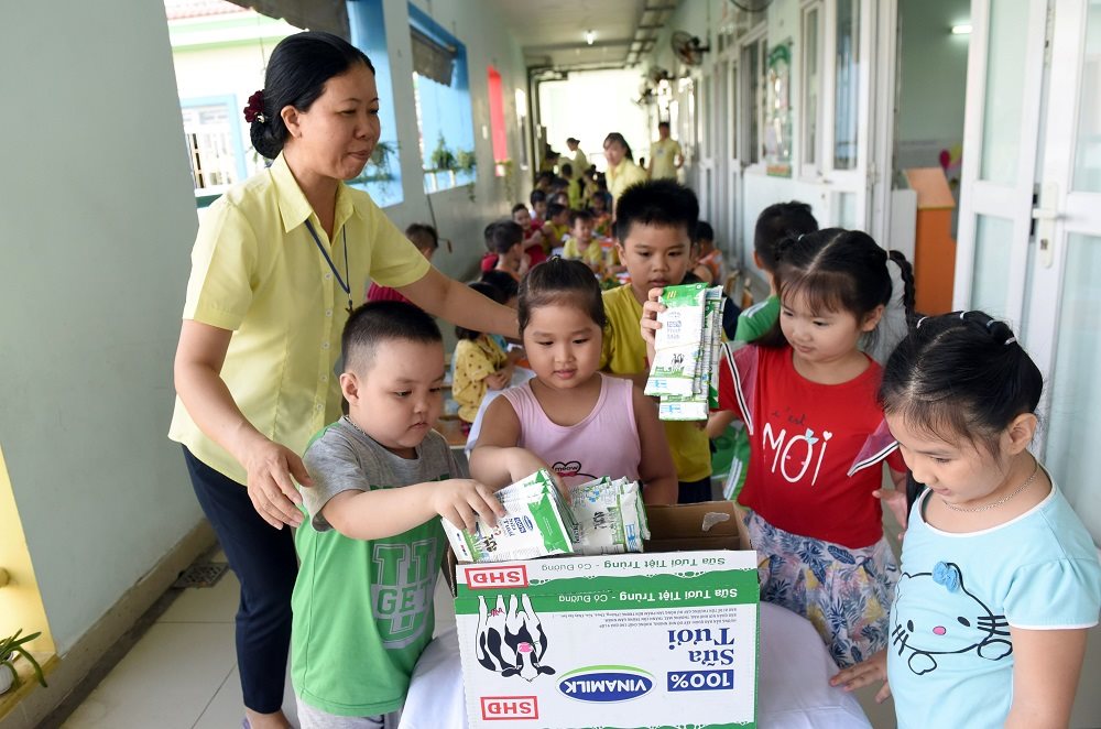 Những giờ uống sữa “vui khỏe, an toàn” của các em học sinh tại TP.HCM