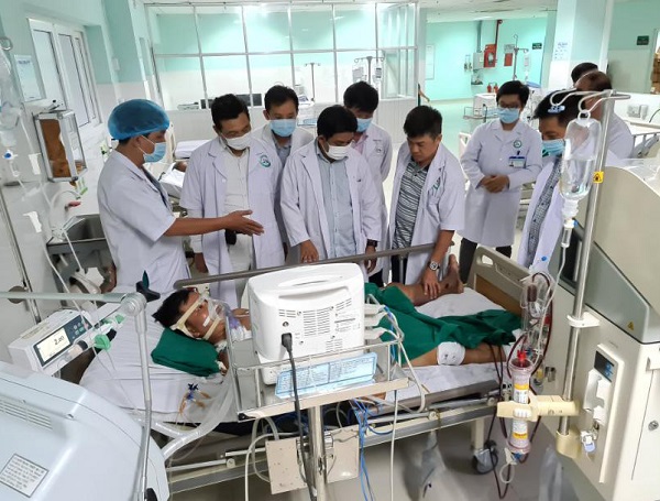 BV Chợ Rẫy TP.HCM: Hỗ trợ chuyên môn về bạch hầu và điều trị cho nạn nhân vụ xe khách rơi xuống vực sâu ở Kon Tum