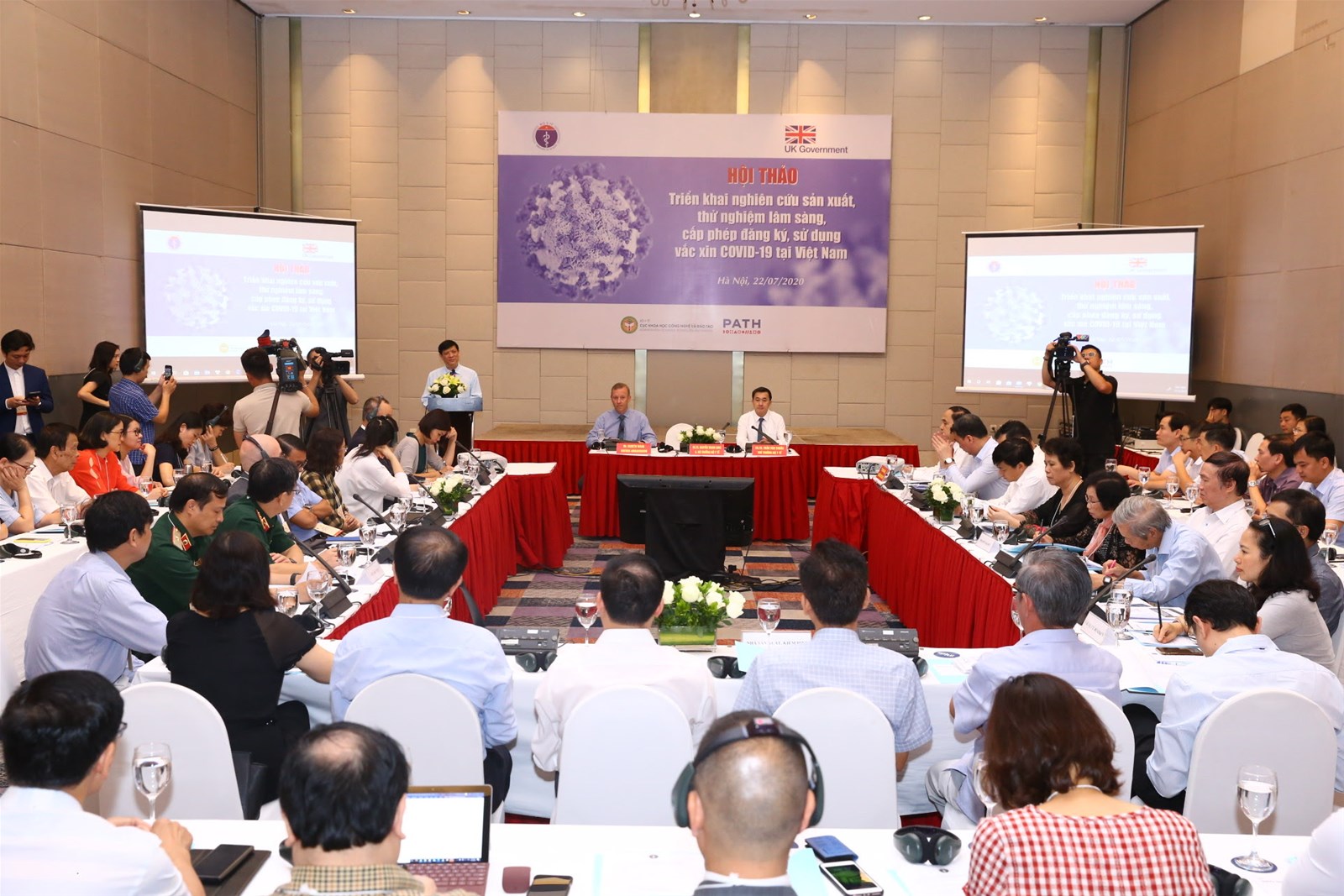 Việt Nam đang hoàn thiện thử nghiệm lâm sàng, cấp phép đăng ký, sử dụng vắc xin COVID-19