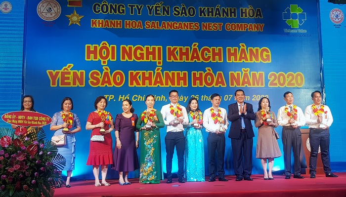 Yến sào Khánh Hòa tôn vinh và trao 79 danh hiệu cho các đại lý và nhà phân phối tiêu biểu