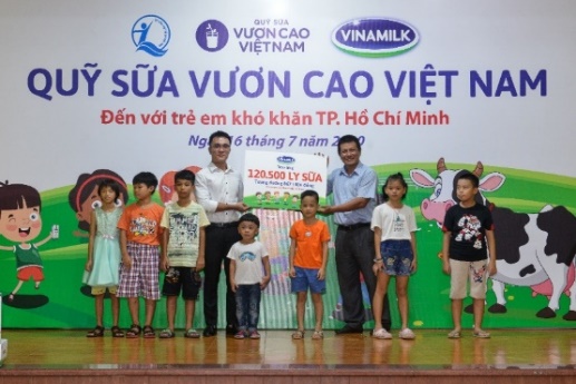 Quỹ sữa vươn cao Việt Nam và Vinamilk tiếp tục hành trình kết nối yêu thương tại TP.HCM