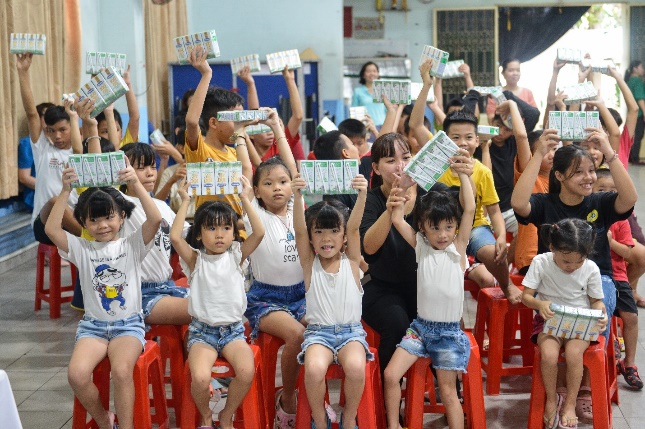 Quỹ sữa vươn cao Việt Nam và Vinamilk tiếp tục hành trình kết nối yêu thương tại TP.HCM