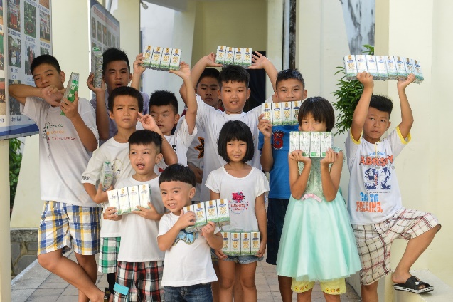 Quỹ sữa vươn cao Việt Nam và Vinamilk tiếp tục hành trình kết nối yêu thương tại TP.HCM
