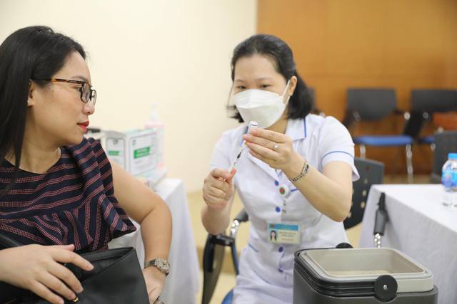 Bộ Y tế tiếp tục điểm danh các địa phương trong danh sách tiêm vaccine mũi 3 và 4 chậm