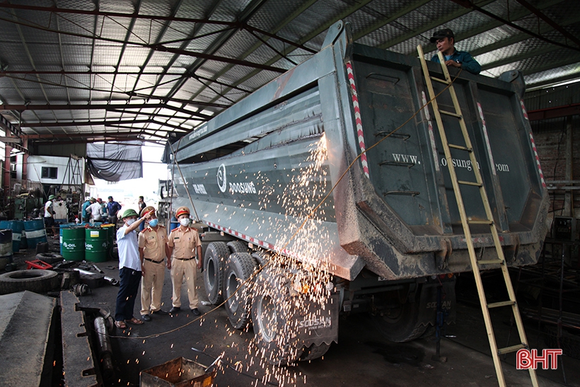 Hà Tĩnh: Nhiều doanh nghiệp chủ động cắt thùng, hạ ben tải