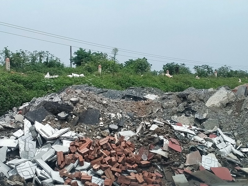 Phú Xuyên, Hà Nội: Bãi tập kết vật liệu xây dựng hoạt động trái phép gây ô nhiễm môi trường, đe dọa hành lang bảo vệ đê