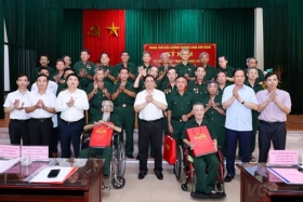 tiep tuc ra soat toan dien cac chinh sach cham lo tot hon nua doi song nguoi co cong