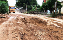 dan keu troi vi duong tinh lo 518 xuong cap nghiem trong