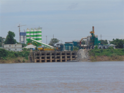 ha noi cam canh noi thong kho cua nguoi dan tai cang khuyen luong
