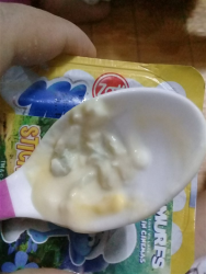 vang sua monte xuat hien di vat co mau la von cuc va boc mui hoi moc