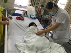 ha noi be trai 7 tuoi bi cho nha cat nat moi
