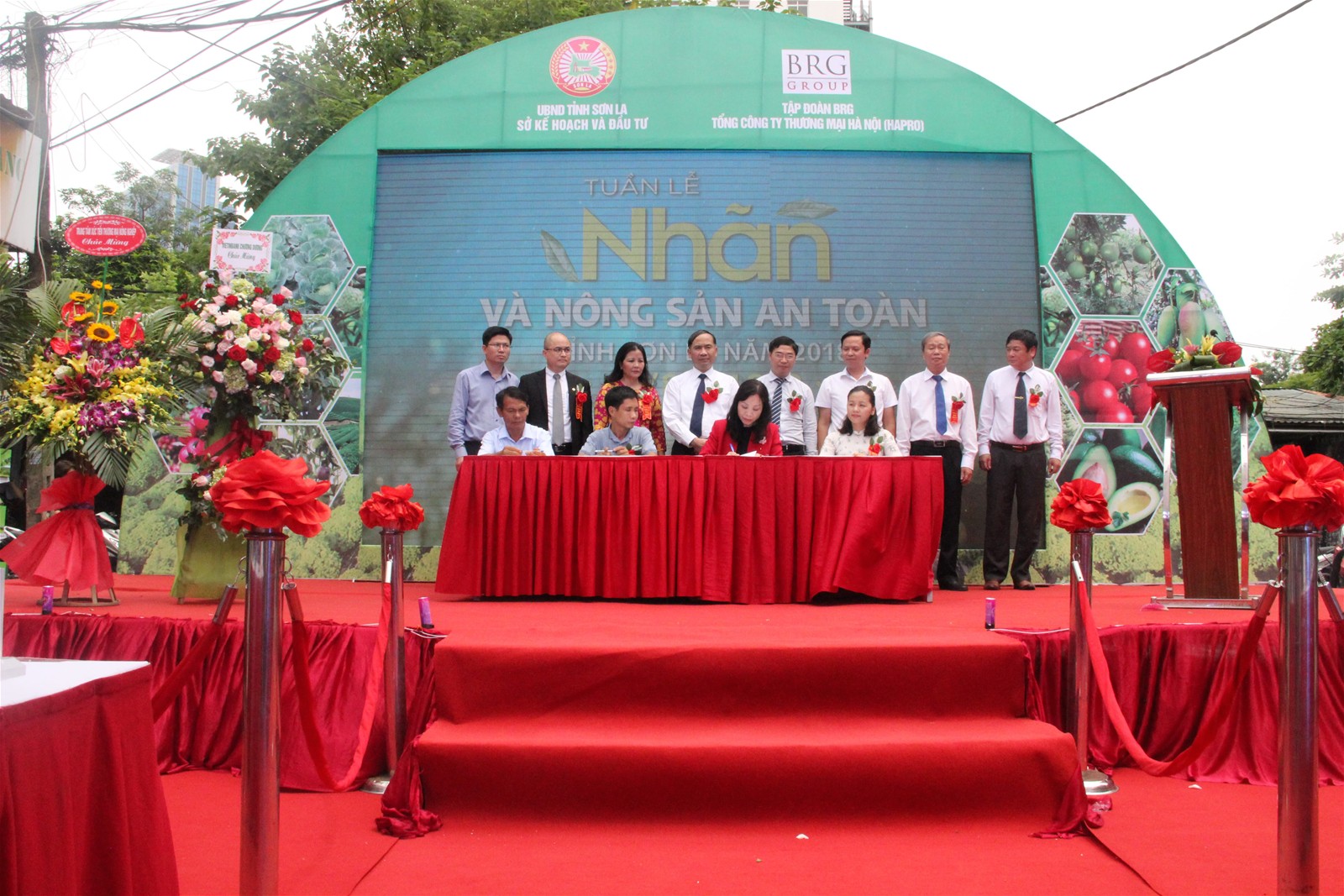 Tuần lễ Nh&atilde;n v&agrave; n&ocirc;ng sản an to&agrave;n tỉnh Sơn La năm 2018 H&agrave; Nội