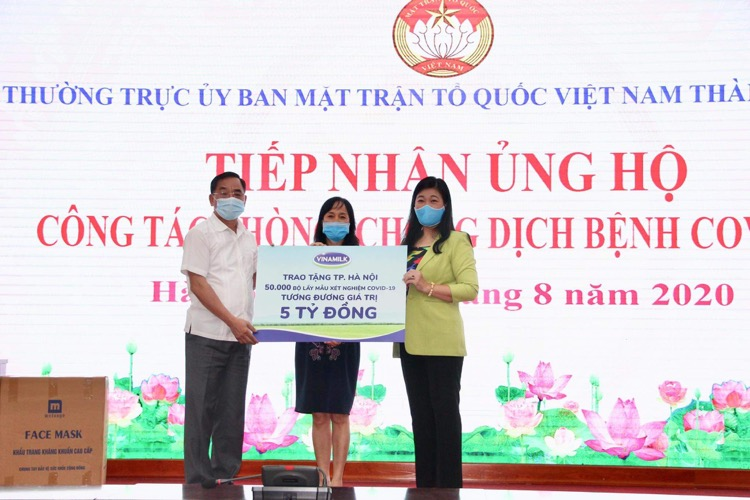 Vinamilk ủng hộ 8 tỷ đồng cho Hà Nội và 3 tỉnh miền trung chống dịch covid-19
