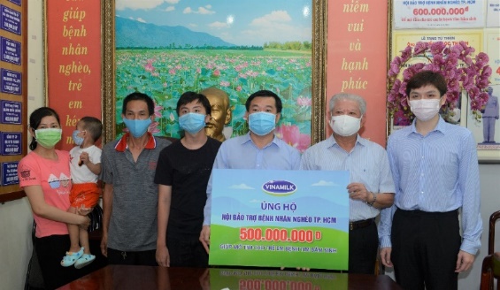 Vinamilk tiếp tục hỗ trợ kinh phí mổ tim cho trẻ em có hoàn cảnh khó khăn