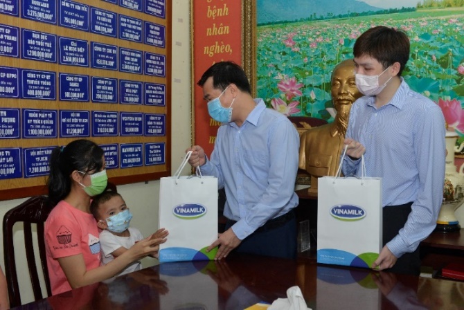 Vinamilk tiếp tục hỗ trợ kinh phí mổ tim cho trẻ em có hoàn cảnh khó khăn