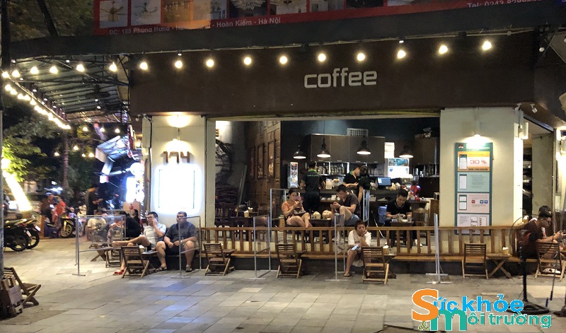 Hà Nội ngày đầu giãn cách hàng quán