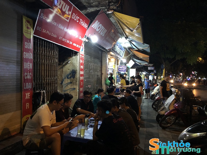 Hà Nội ngày đầu giãn cách hàng quán