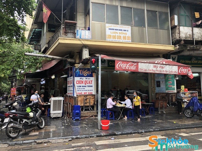 Hà Nội ngày đầu giãn cách hàng quán