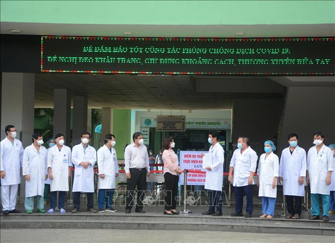 Bệnh viện Đà Nẵng mở cửa trở lại sau 30 ngày bị phong tỏa