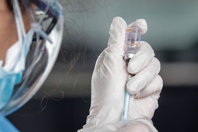 Kinh tế thế giới chậm chạp hồi phục vì bất bình đẳng vắc-xin Covid-19