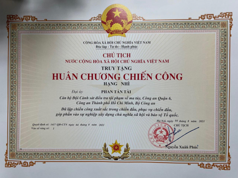 Truy tặng Hu&acirc;n chương Chiến c&ocirc;ng hạng Nh&igrave; cho Đại &uacute;y Phan Tấn T&agrave;i hy sinh ở Quận 6