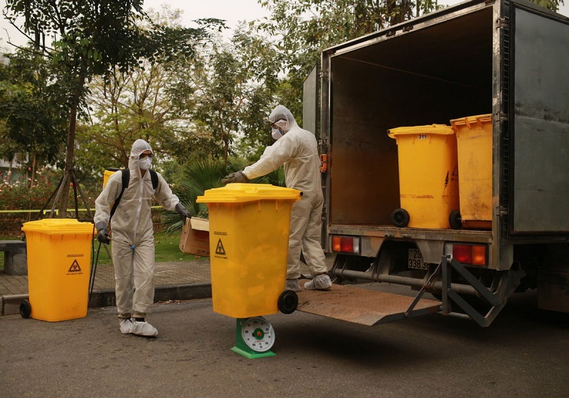 H&agrave; Nội xử l&yacute; r&aacute;c thải y tế từ dịch bệnh Covid-19 nghi&ecirc;m ngặt đ&uacute;ng quy tr&igrave;nh