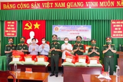 quan khu 9 tang 740 phan qua cho dong bao dan toc khmer tai soc trang