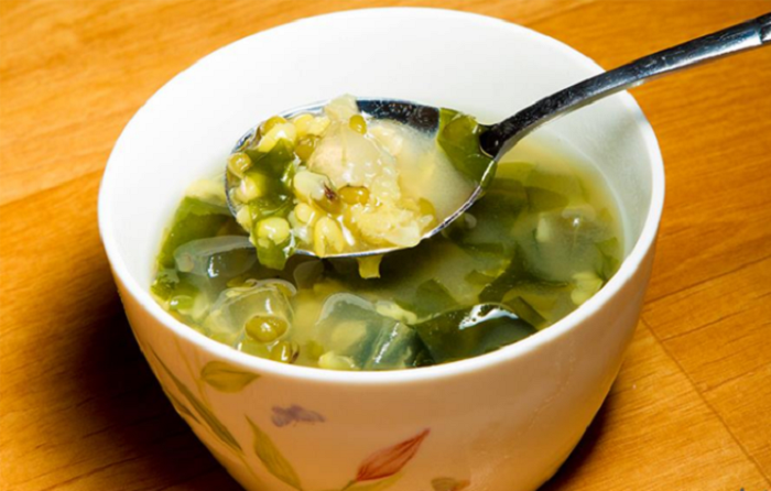 Bài thuốc và món ăn bổ huyết giải nhiệt cho trẻ bị Covid-19