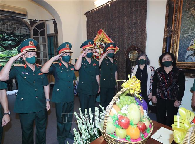 Đo&agrave;n Qu&acirc;n ủy Trung ương, Bộ Quốc ph&ograve;ng d&acirc;ng hương tưởng niệm Đại tướng V&otilde; Nguy&ecirc;n Gi&aacute;p