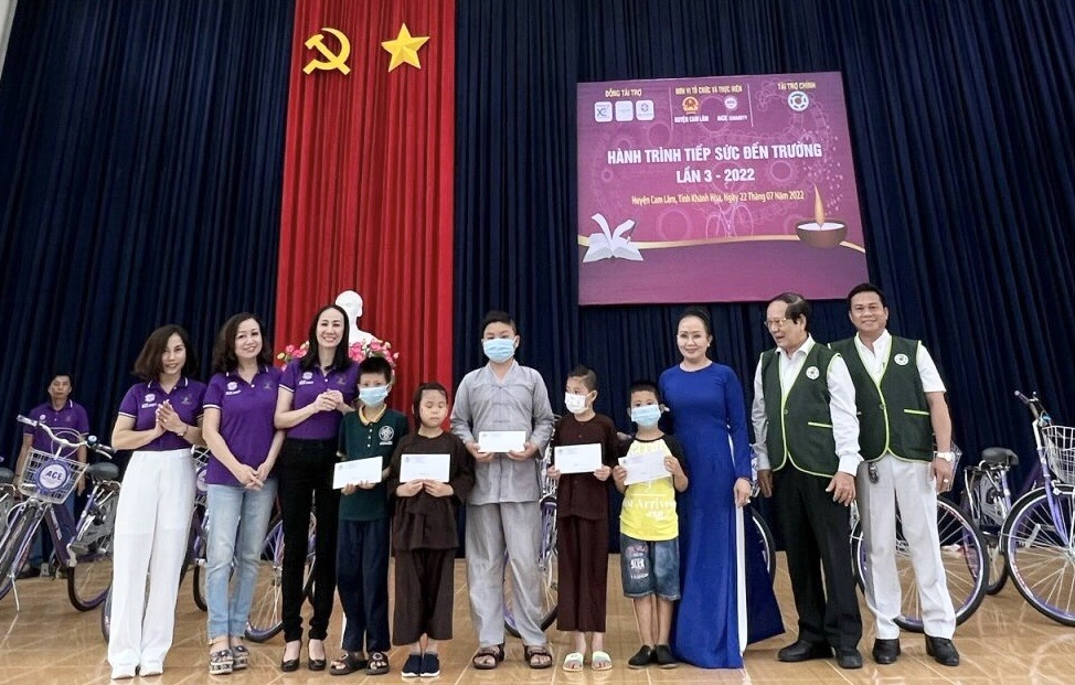 Khánh Hòa: Trao tặng 200 xe đạp cho học sinh nghèo, có hoàn cảnh khó khăn tại huyện Cam Lâm 