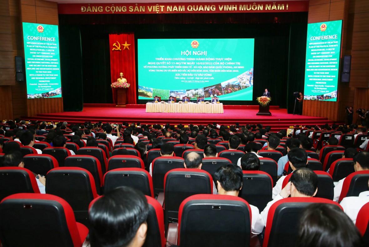 Thủ tướng Phạm Minh Ch&iacute;nh chủ tr&igrave; Hội nghị triển khai&nbsp;Nghị quyết số 11-NQ/TW của Bộ Ch&iacute;nh trị tại tỉnh L&agrave;o Cai