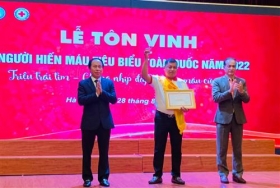 thay giao le hoai nam tam guong sang trong phong trao hien mau tinh nguyen tai ha tinh