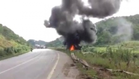 container lao xuong duong sat roi chay du doi tai xe nhap vien