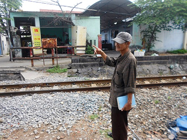 Chuyện gã khùng hơn 20 năm làm barie sống không lương