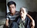 tiep bai nguoi vo me cho tin con mat tich noi chien truong bao gio cu le thi yen duoc cong nhan me viet nam anh hung