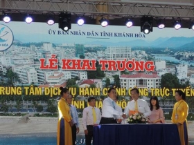 khanh hoa khai truong trung tam dich vu hanh chinh cong truc tuyen