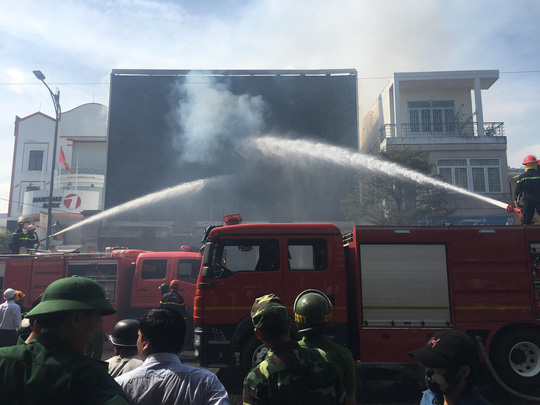 Cháy lớn tại quán Bar giữa trung tâm Đà Nẵng