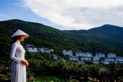 kham pha thien duong xanh tai intercontinental danang sun peninsula resort