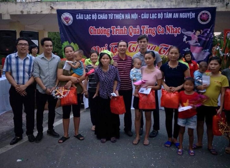 Mang trung thu đến với bệnh nhi tại Bệnh viện E