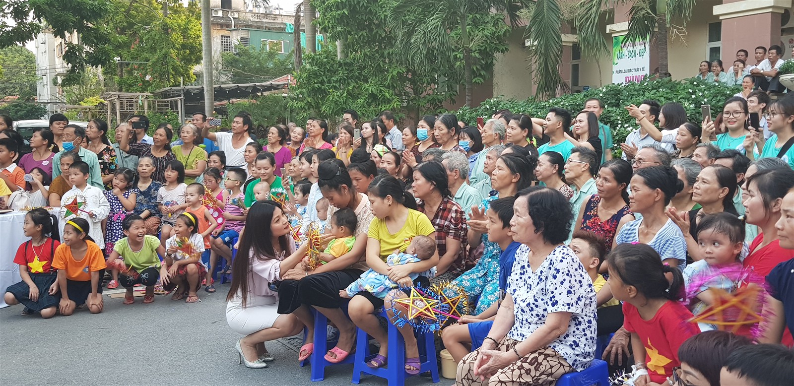 Mang trung thu đến với bệnh nhi tại Bệnh viện E