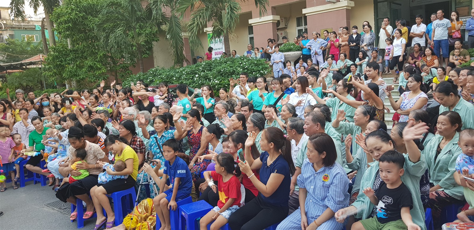 Mang trung thu đến với bệnh nhi tại Bệnh viện E