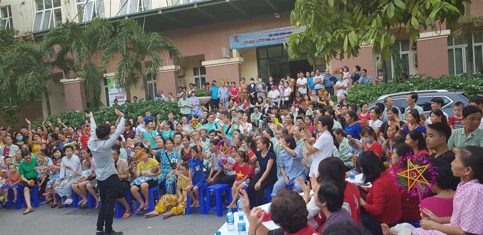 Mang trung thu đến với bệnh nhi tại Bệnh viện E