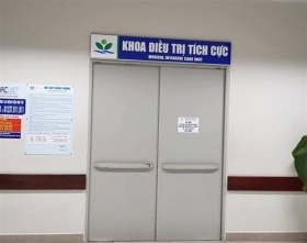 bac ninh nghi van be trai 3 tuoi bi bo quen tren xe dua don phai nhap vien cap cuu
