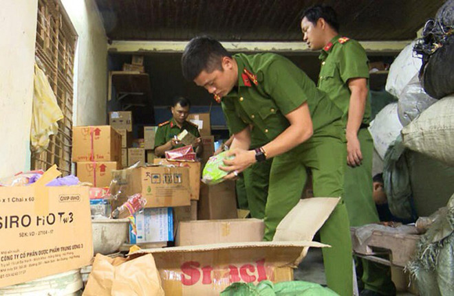 Đà Nẵng: Phát hiện kho chứa nhiều loại dược liệu, thực phẩm chức năng hết hạn