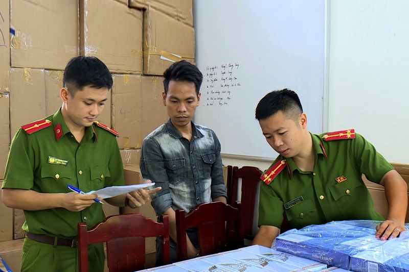 Thanh H&oacute;a: Bắt giữ 21.900 bao thuốc l&aacute; lậu