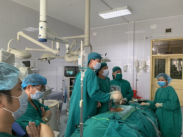 Thanh Hóa: Lần đầu tiên thực hiện thành công ca mổ nội soi chữa thoát vị đĩa đệm cột sống thắt lưng